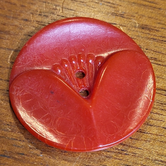 Pair of Vintage Acrylic Round Red Sewing Buttons - Picture 3 of 12